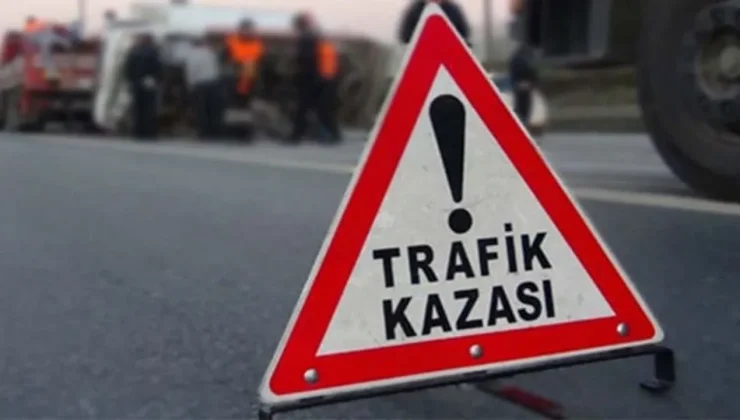 Pendik’te midibüs tıra çarptı: 13 yaralı