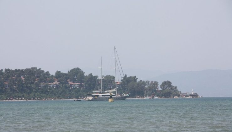 Marmaris açıklarında sürüklenen katamarandaki 2 kişi kurtarıldı
