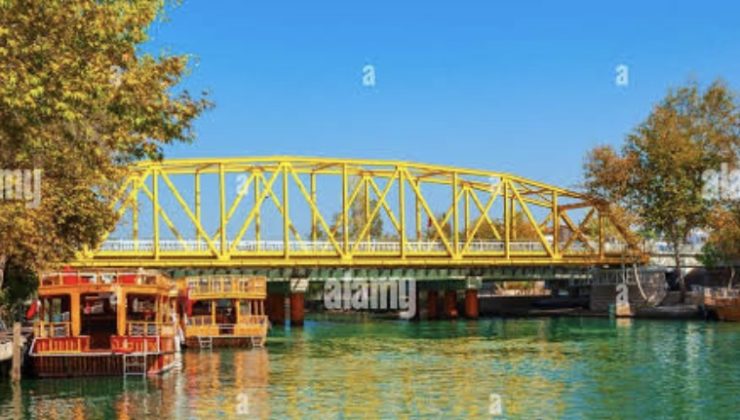 MANAVGAT’IN SİMGESİ “SARI KÖPRÜ”: CUMHURİYET’İN İLK YILLARINDA ATATÜRK’ÜN TALİMATIYLA YAPILAN İLK ÇELİK KÖPRÜLERDEN BİRİ