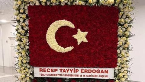 Cumhurbaşkanı Erdoğan’dan Bahçeli’ye Anlamlı Hediye: 57. Yıla İthafen 57 Gül