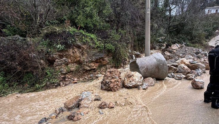 Obaalacami Mahallesi’nde Yol Kapanması: Vatandaşlar Kendi İmkanlarıyla Açmaya Çalışıyor