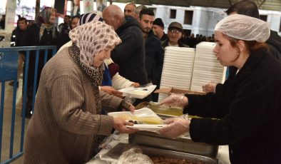 Kepez’in Çamlıbel, Göçerler ve Fatih mahalleleri iftar sofralarında buluştu