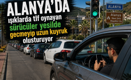 ALANYADA ISIKLARDA TELEFONLA OYNAYIP KIYRUK OLUSTURDU