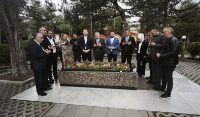 ANAVATAN PARTİSİ’NDEN TÜRKEŞ’E VEFA ZİYARETİ