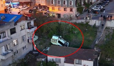 Kağıthane’de feci kaza! Evin çatısına düşen okul servisinin şoförü öldü