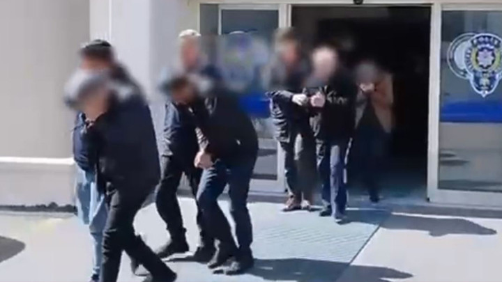 Ankara’da eğlence mekanlarına operasyon: 29 gözaltı, 47 yabancı uyruklu kadın sınır dışı edildi