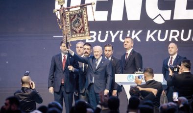 Bahçeli gençlere seslendi: Korkmayacaksınız savrulmayacaksınız