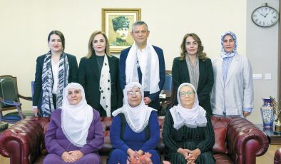 Barış Anneleri’nden Özgür Özel’e ziyaret