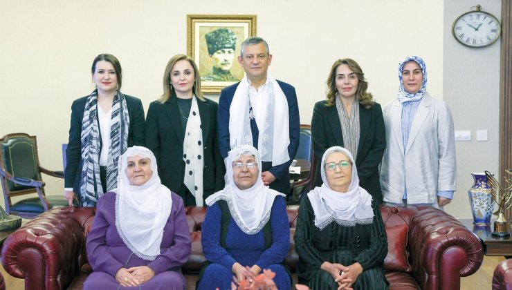 Barış Anneleri’nden Özgür Özel’e ziyaret