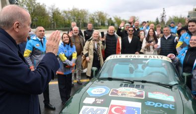 Cumhurbaşkanı Erdoğan, yarışa katılan ralli grubunu Beştepe’den uğurladı
