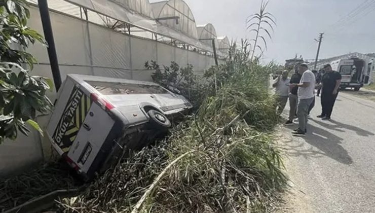 Alanya da kediler yola çıkınca okul servisi şarampole uçtu, 6 öğrenci yaralı