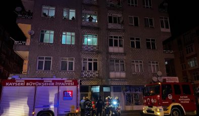 Kayseri’de 4 katlı binanın bodrumunda yangın