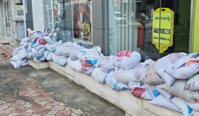 Sağanakla barajlar doldu taştı… Kum torbalı taşkın tedbiri