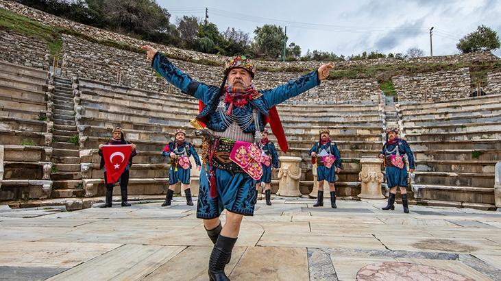 Yunanistan bu sefer de gözünü Türk yöresel danslarına dikti! ‘Zeybek değil zeibekiko’