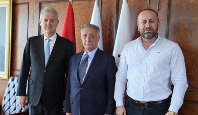 Altay’da sürpriz görüşme: Ahmet Nur Çebi ve Mahmut Özgener