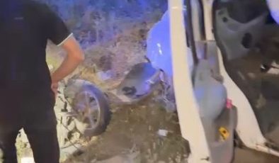 Minibüs ile çarpışan motosikletin sürücüsü öldü, 4 kişi yaralandı