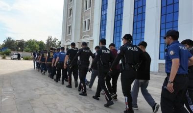 Sosyal medyada silah teşhirine 14 gözaltı
