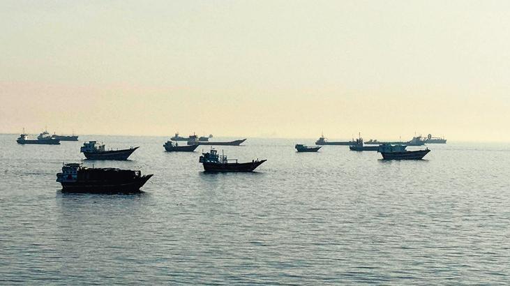 İran füzeleri Hürmüz’de BAE tankerlerini vurdu: 1 ölü, 8 yaralı